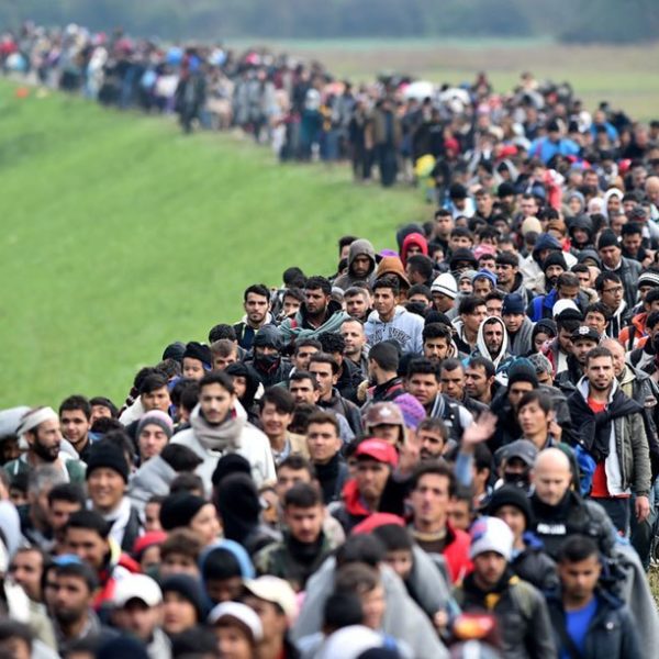 Fidesz brusszel megnyitna a hatarokat a migracio elott