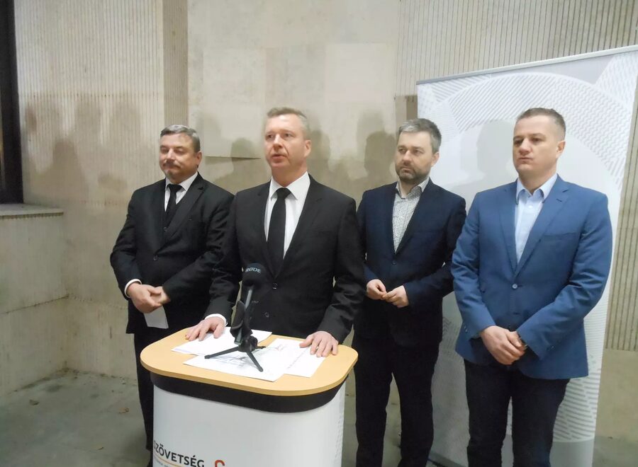 Allampolgarsag foto somogyi sz az allamfohoz fordul a szovetseg part az allampolgarsag ugyeben jpg