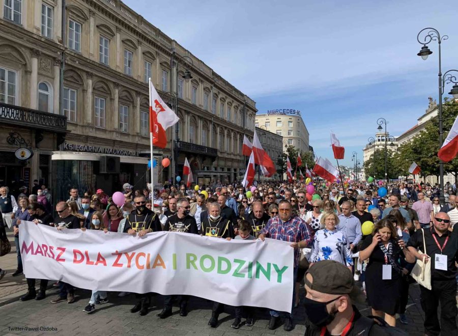 lengyelország családok menete remix news