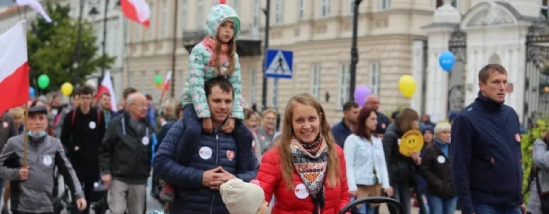 lengyel család életpárti abortuszellenes tüntetés catholic news agency