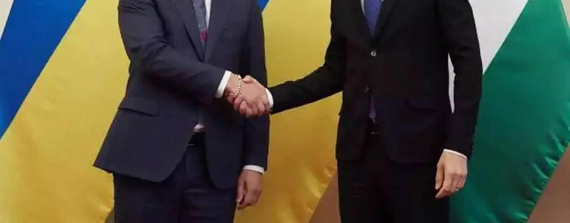Ukrán magyar kézfogás
