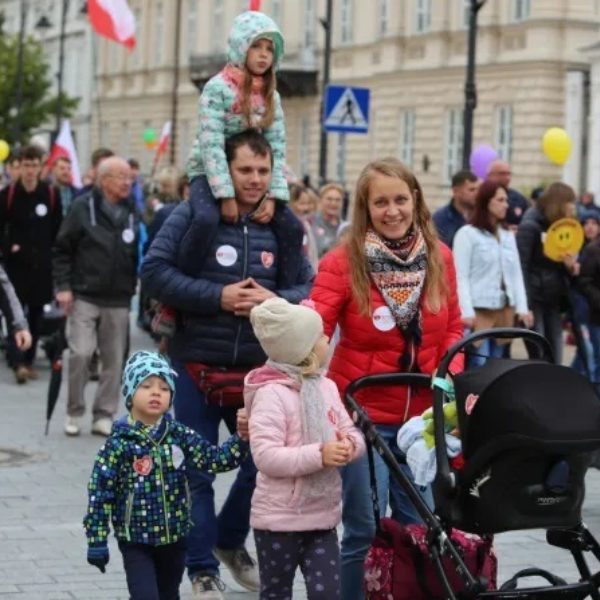lengyel család életpárti abortuszellenes tüntetés catholic news agency
