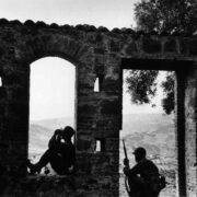 Felderítésen lévő amerikai katonák Szicíliában (forrás: fotomuveszet.net)