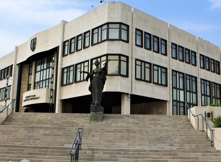 Szlovak Parlament e1737620215349