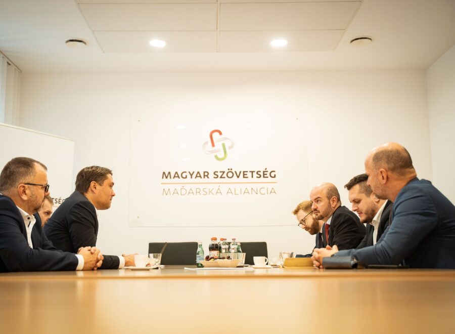 Magyar szövetség a dekrétumokról tárgyal