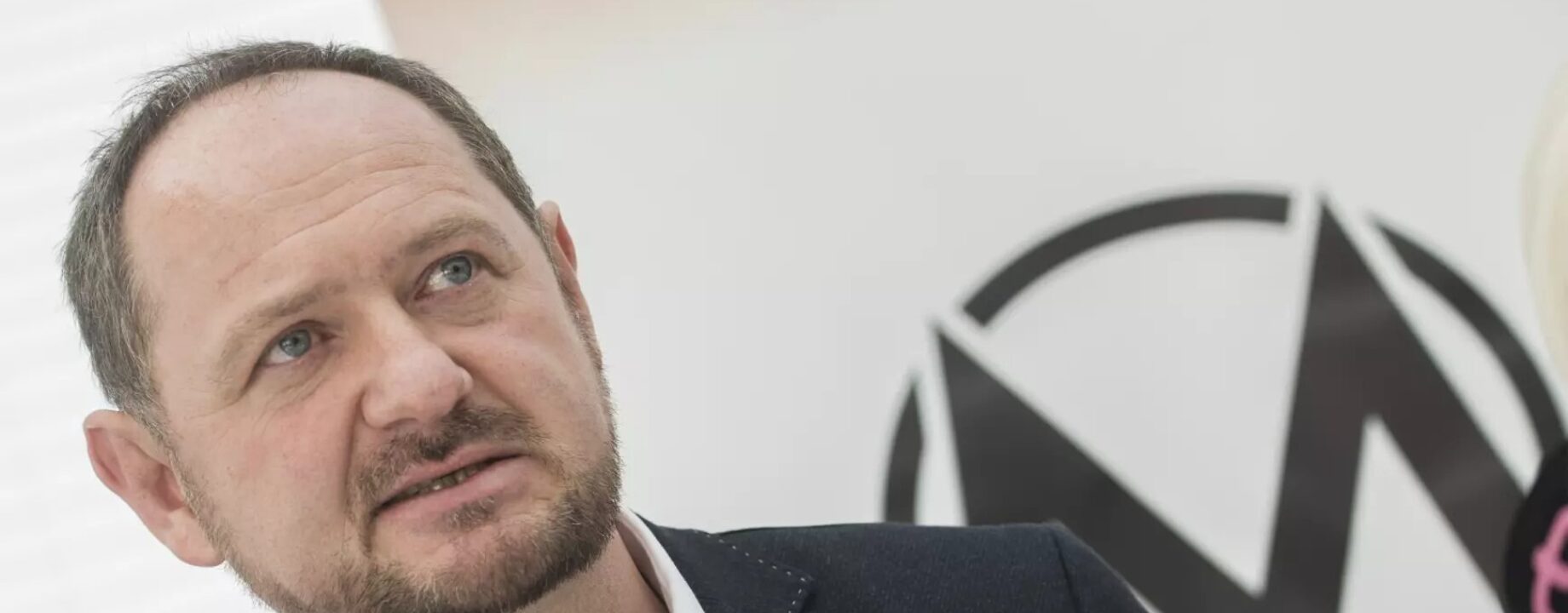 Ezgif 2019 02 28 simon zsolt jpg