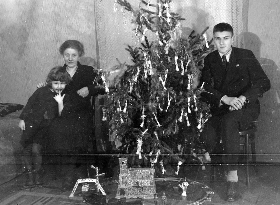 Család 1932 ből Kép forrása Fortepan Kurutz Márton