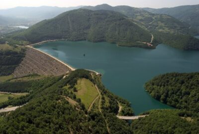 Szerbia A szerb elnok az Ibar elterelesevel 0 nagy