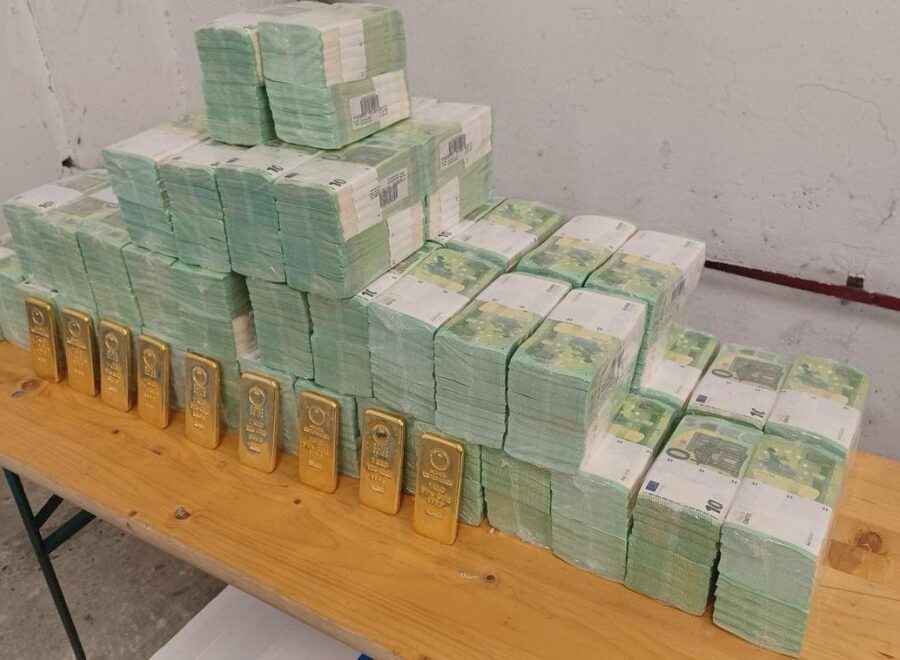 A0e5988ae36d442a86eaf2199963690c