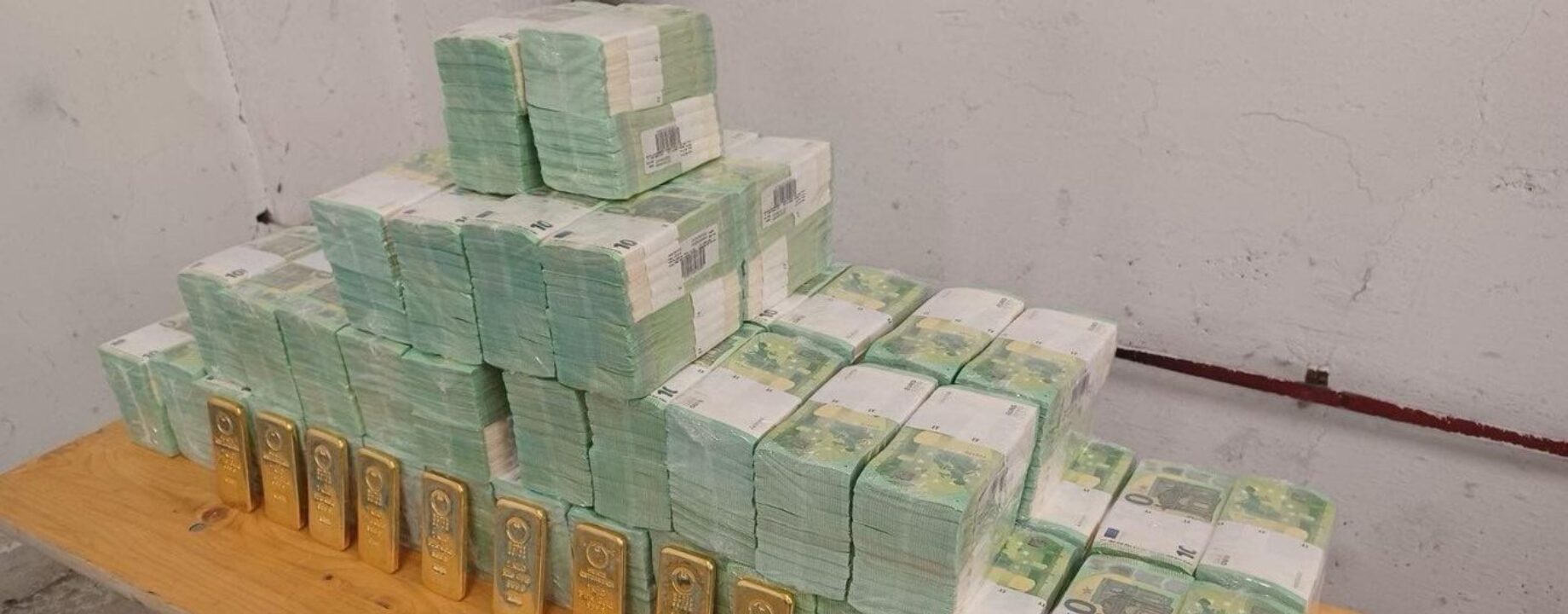 A0e5988ae36d442a86eaf2199963690c