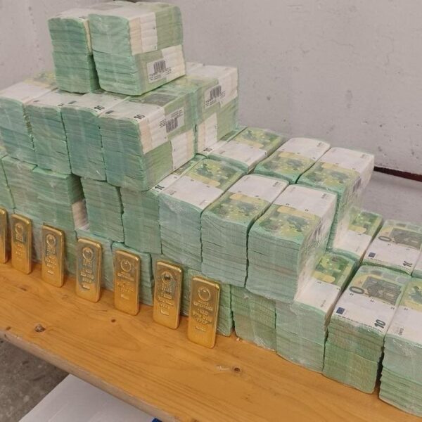 A0e5988ae36d442a86eaf2199963690c