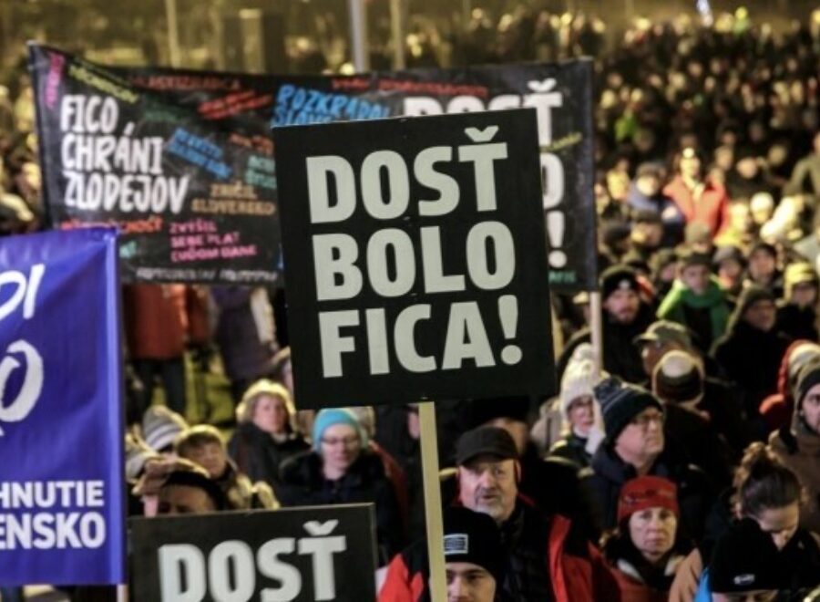 Sr bratislava protestne zhromazdenie opozicia vlada tasr