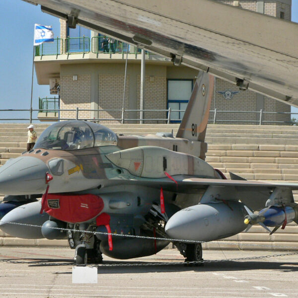 F 16 Isufa002