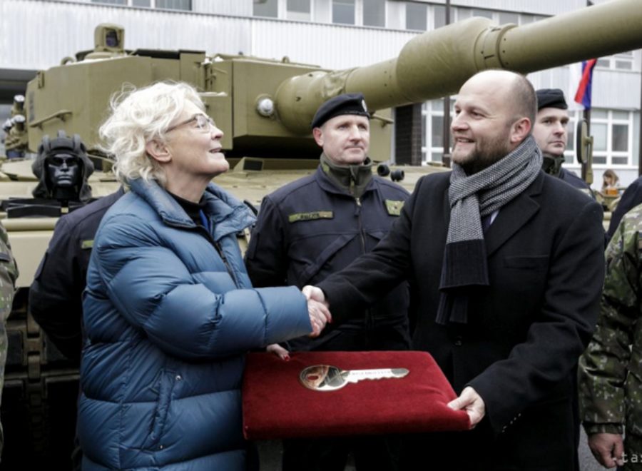 Screenshot 2022 12 20 at 09 23 18 VIDEO Naď Slovensko si prevzalo prvý z 15 tankov Leopard od Nemecka