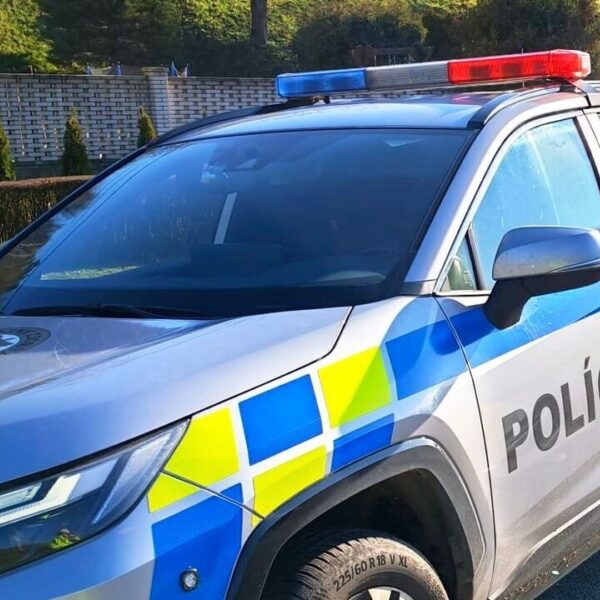 Policia policajt policajti hliadka