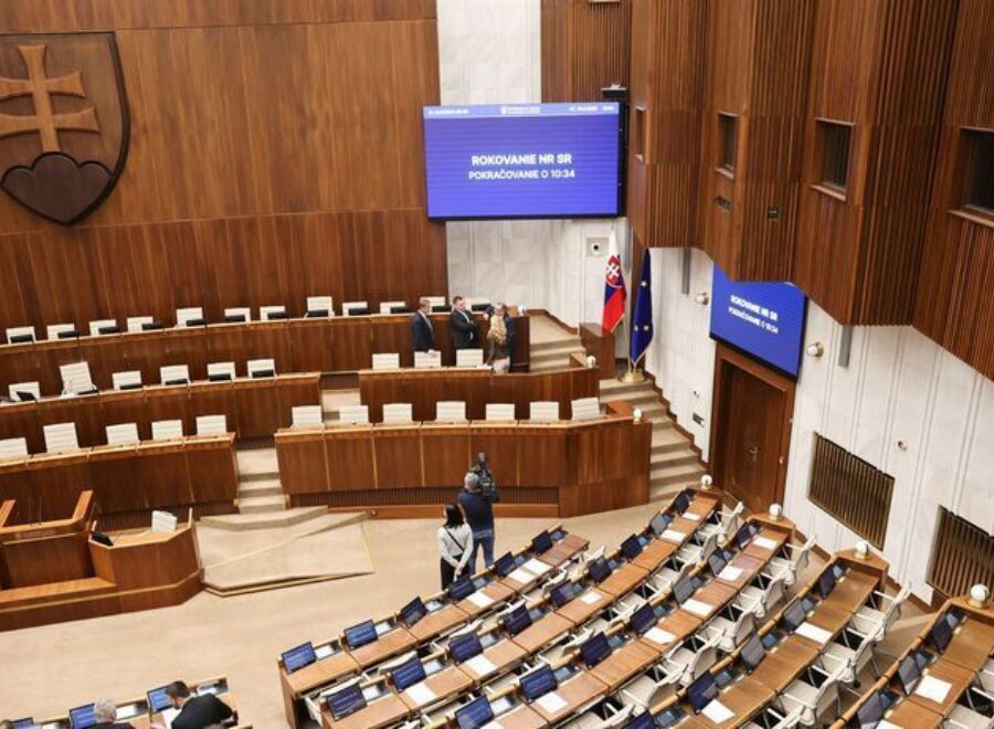 Parlament clanok W