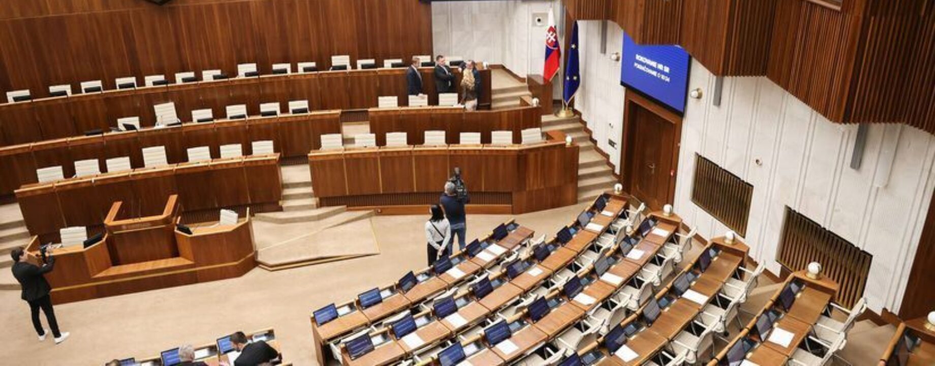 Parlament clanok W