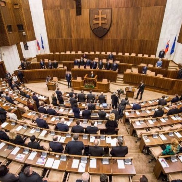 A parlament alakuló ülése