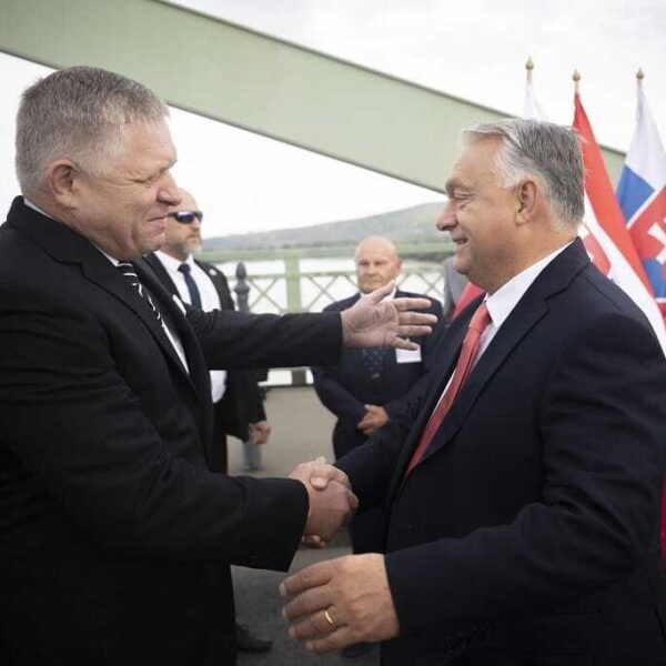 Fico es orban a hidon