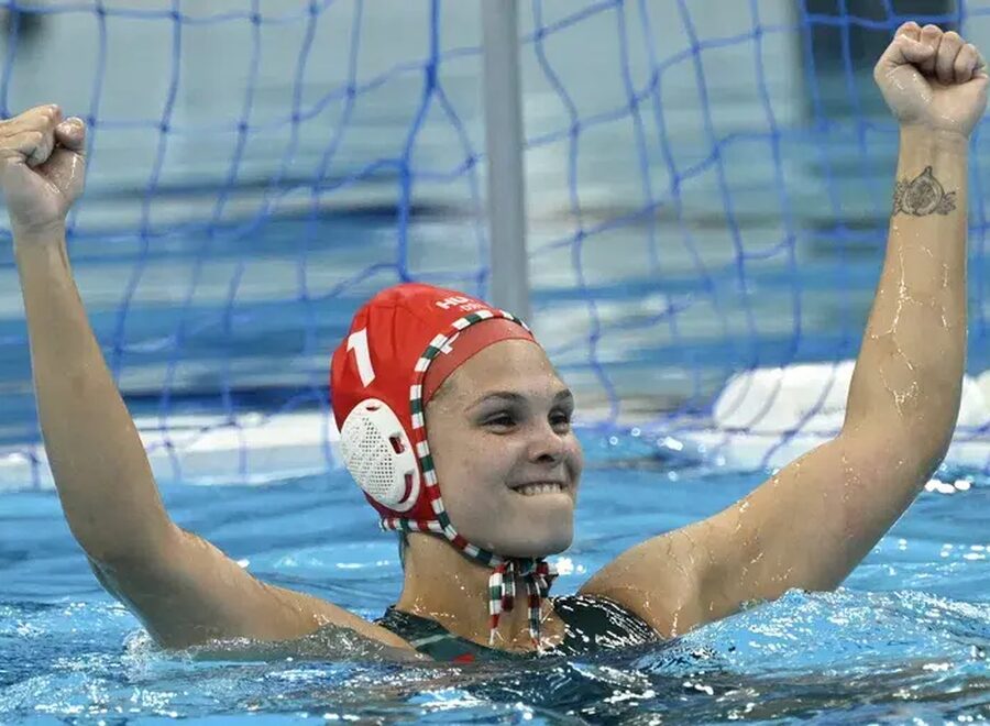 B2482070 6e23 4c18 ad7b 32c33c18197b