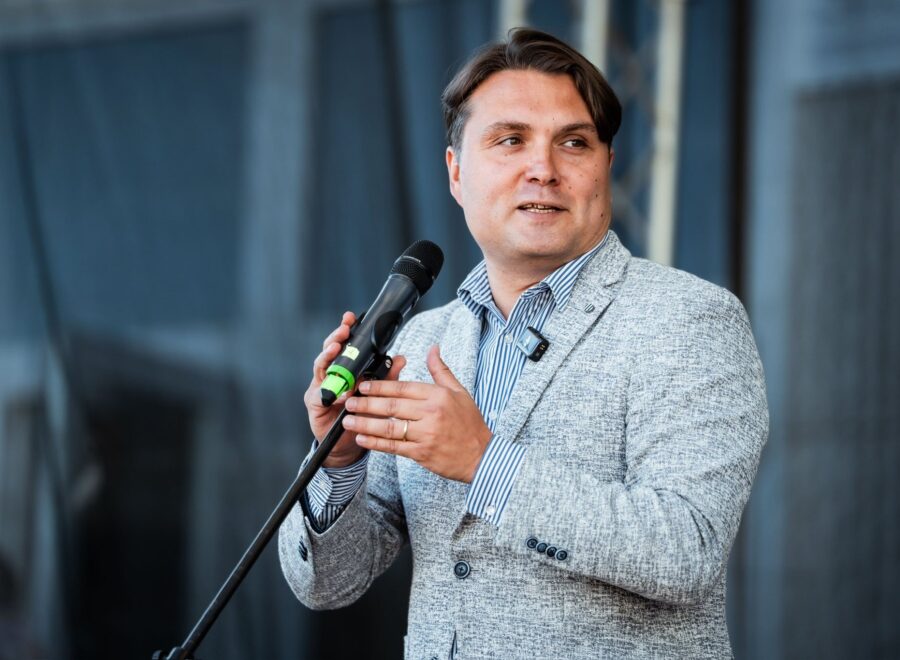 Gubik mikrofonnal