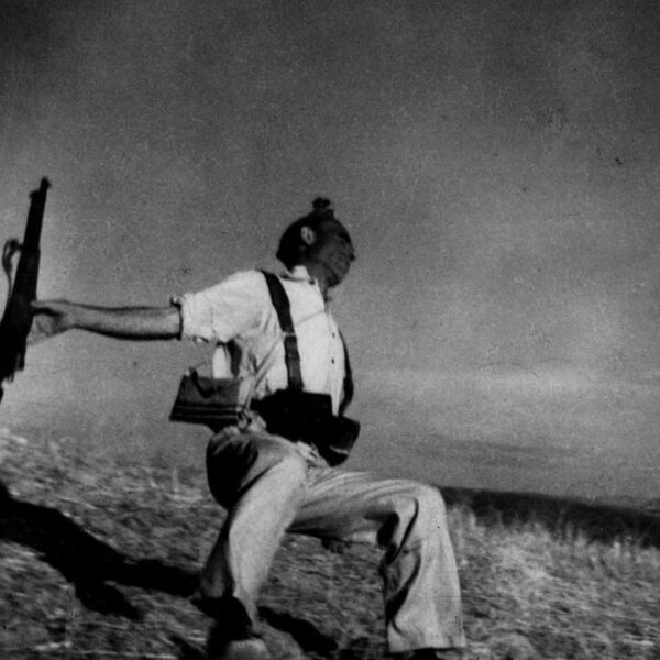 A milicista halála Kép forrása fotomuveszet net