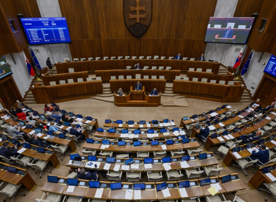 20250616 1050 parlament 01 1042x573