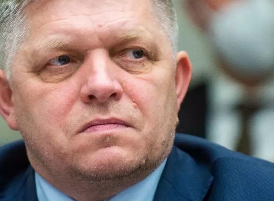 Robert fico tvrdi ze ho sleduje vojenske spravodajstvo minister nad si mysli ze trpi paranojou a treba mu zavolat specialistu4c0d1a97cf58e04990a1