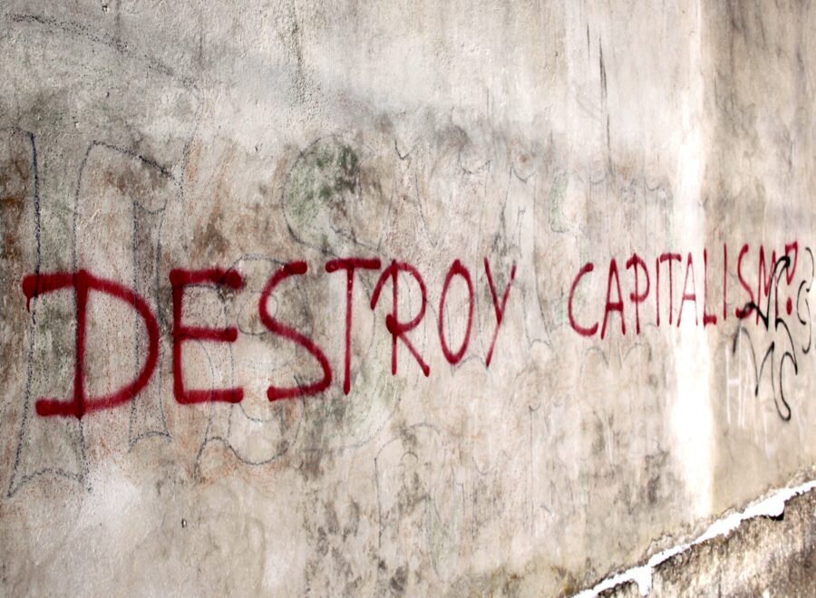 Graffito Destroy Capitalism Steyr