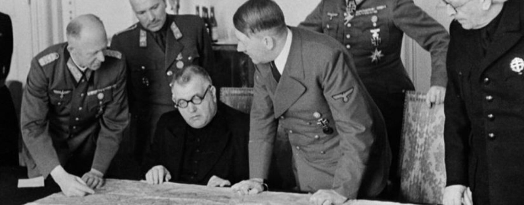Hitler tiso clanok W