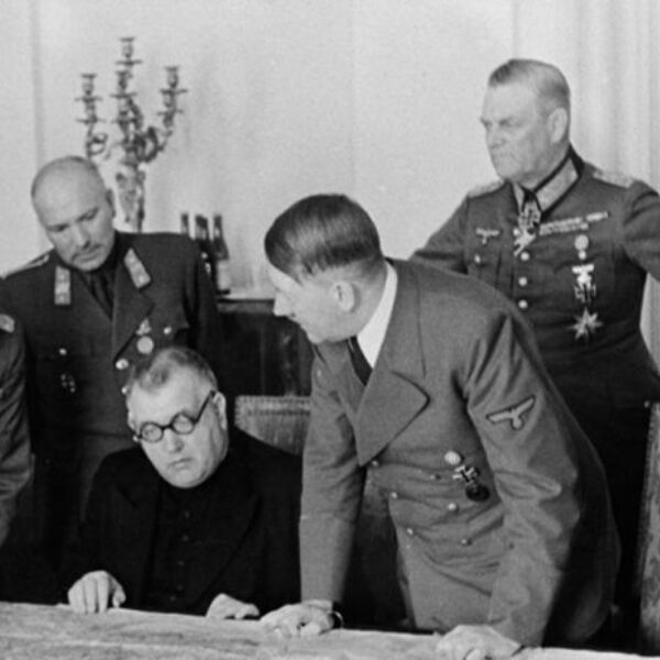 Hitler tiso clanok W
