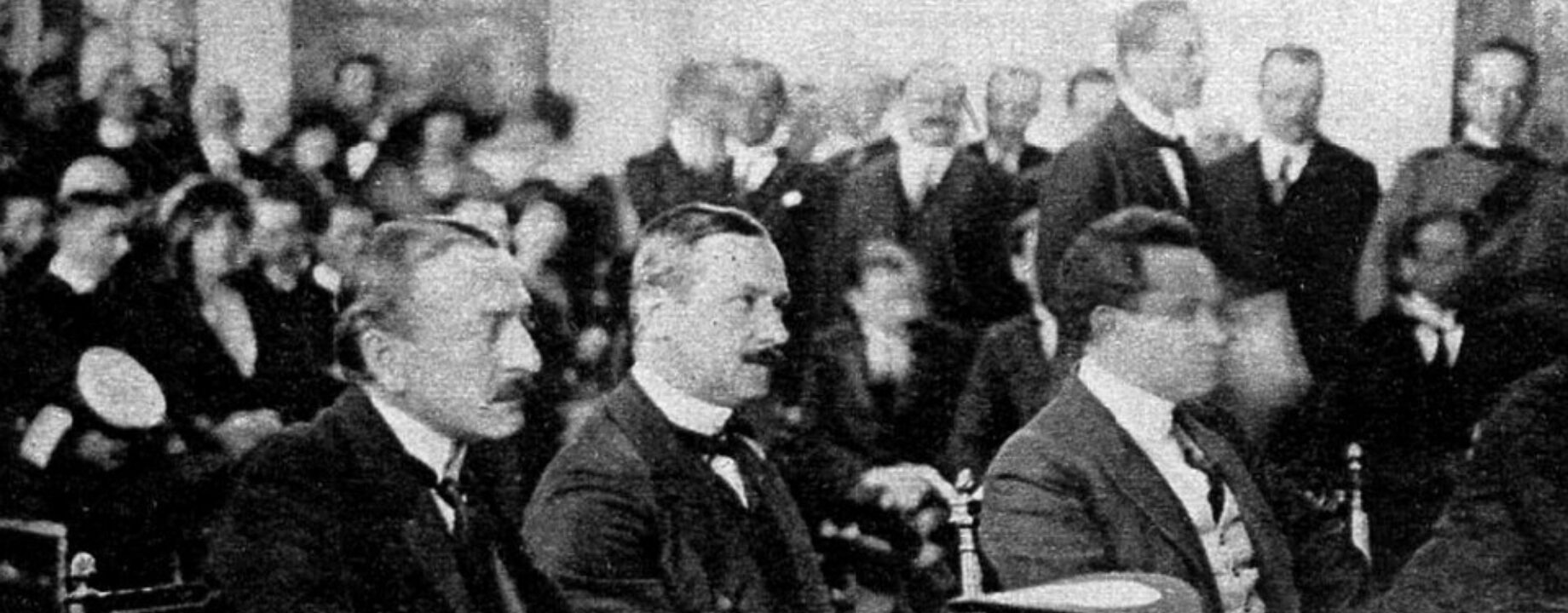 Drasche Lázár és Benárd a trianoni asztalnál Kép forrása wikipedia org