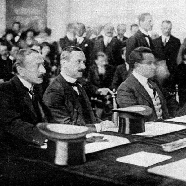 Drasche Lázár és Benárd a trianoni asztalnál Kép forrása wikipedia org