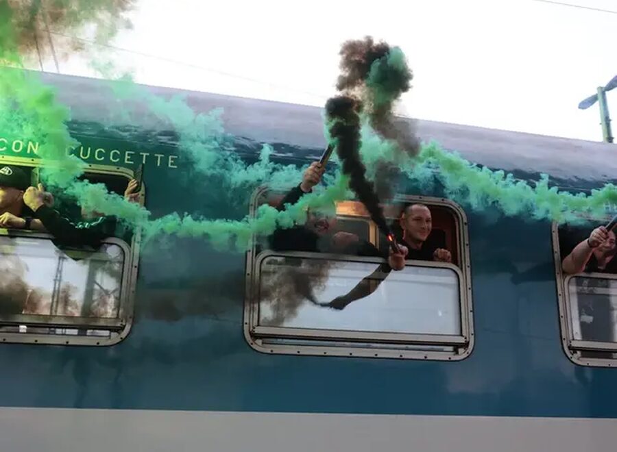 Az osztrakok egyhangulag allitjak a fradi szurkolok rongalasa miatt a mav dontesere fordult vissza a vonat foto czerkl gabor