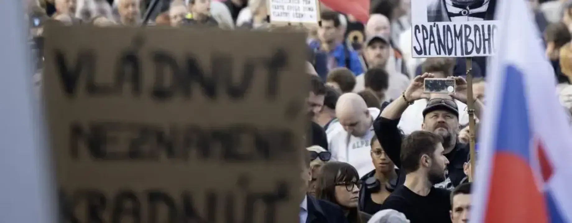 16092025 protest Bratislava3158797 scaled e1758044208928 1017x573