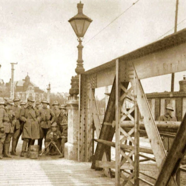 Csehszlovák légiósok a pozsonyi Ferenc József hídon forrás Wikipedia