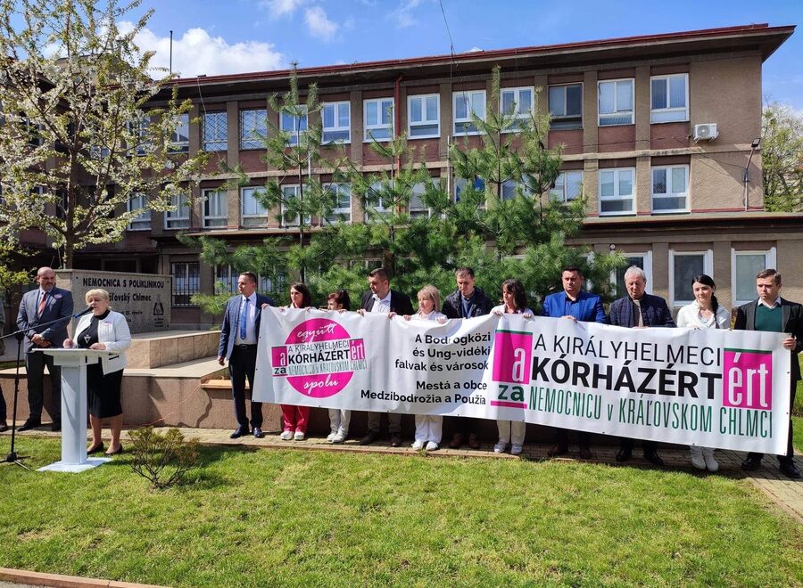 Harc a királyhelmeci kórházért