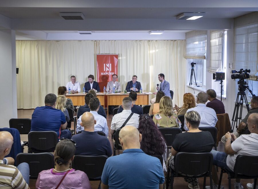 Napunk és a magyarellenes politikusok