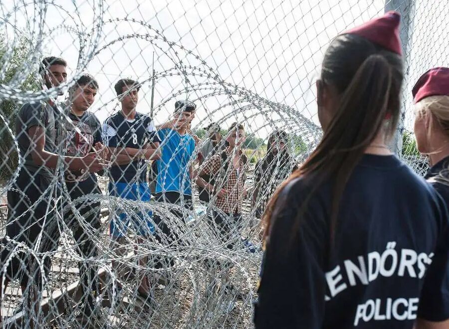 Migránsok a magyar határnál