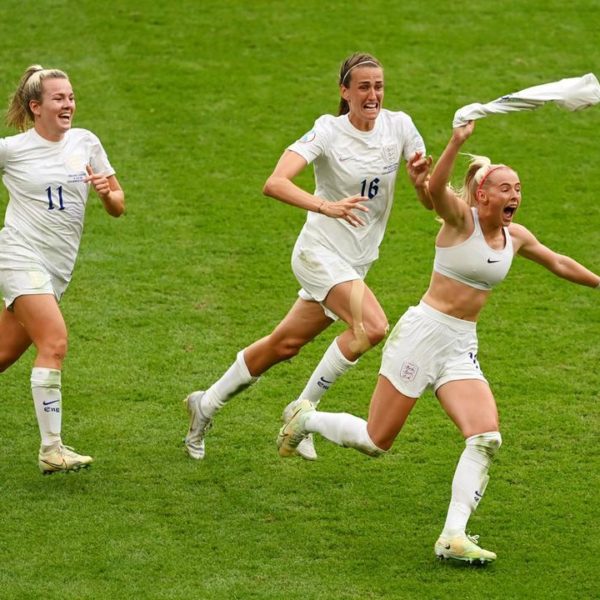 Angol nők fociznak
