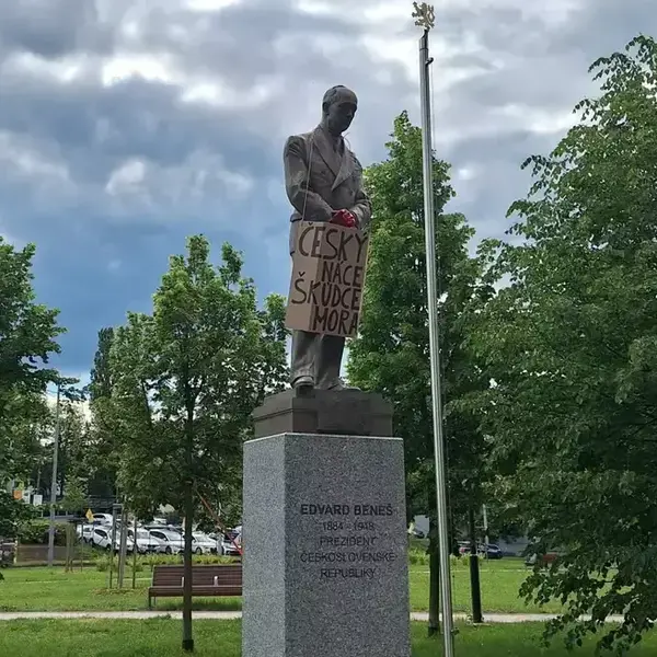 Brunn benes szobor png