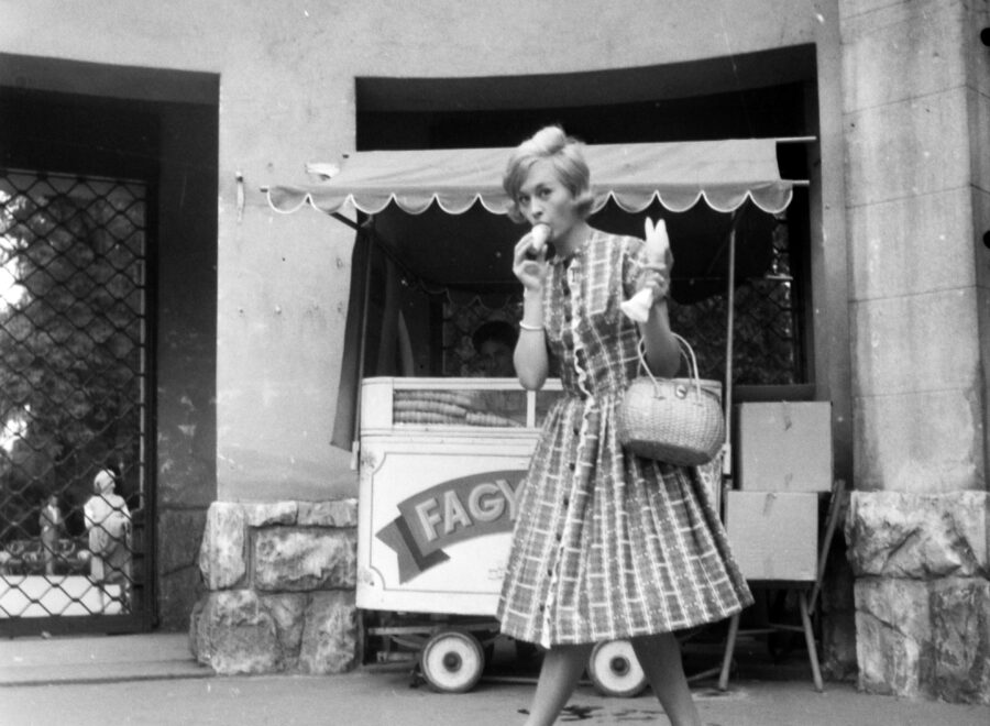 Fagyizas a Varosligetben 1956 ban Kep forrasa Fortepan Szenczi Maria