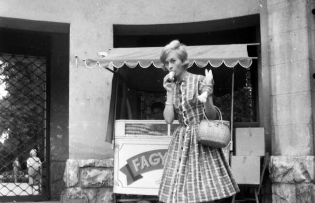 Fagyizas a Varosligetben 1956 ban Kep forrasa Fortepan Szenczi Maria