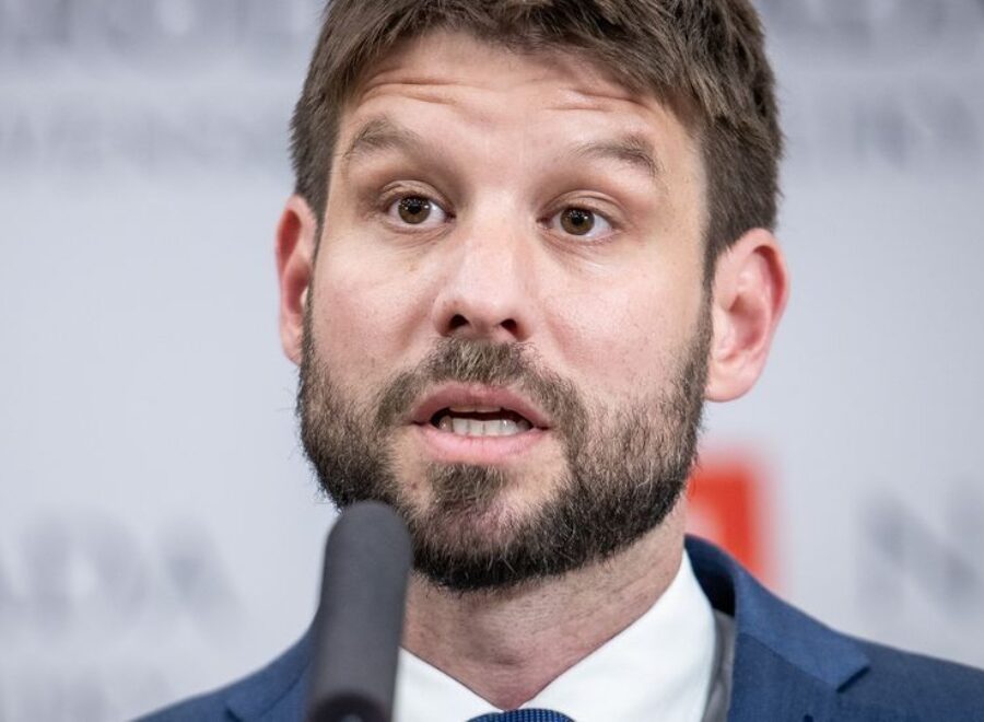 tornából felmentett virtigli libsi buzigyerek