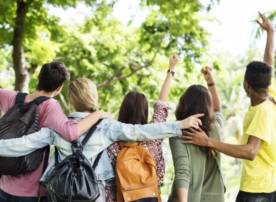 Fiatalok2 freepik 1200x640