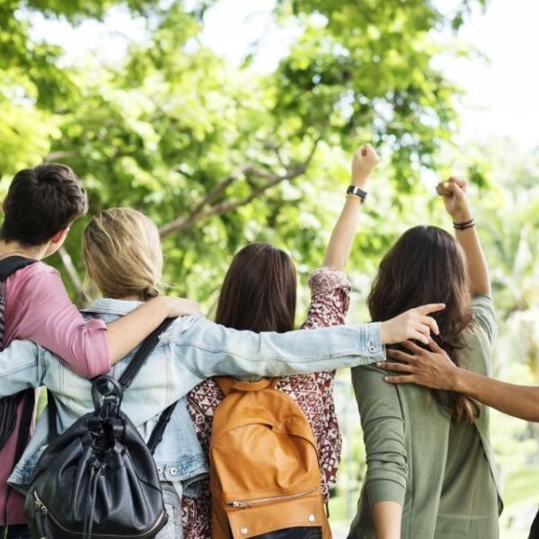 Fiatalok2 freepik 1200x640