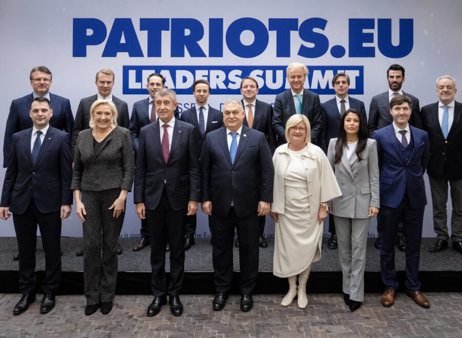 Family Photo 01 2048x1412