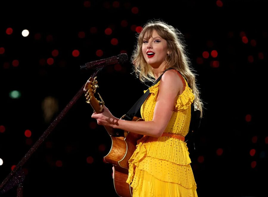 Taylor Swift concert yellow dress Getty Images 2015112497 2400x1600 1 1500x1000