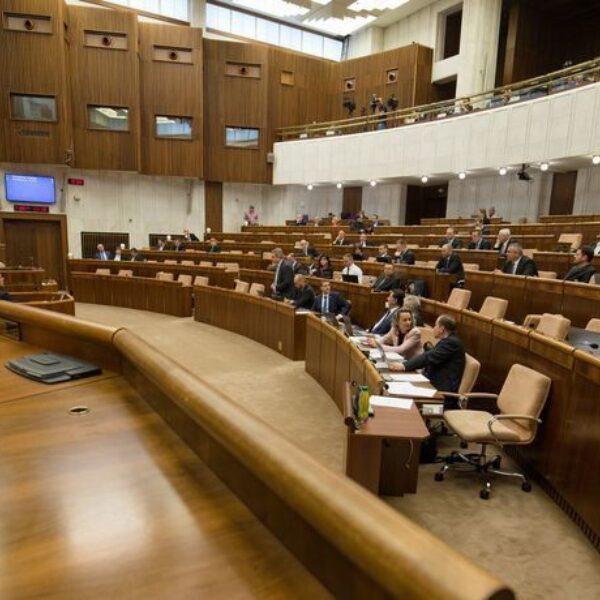 Parlament amnestie rokovacia sala clanok W