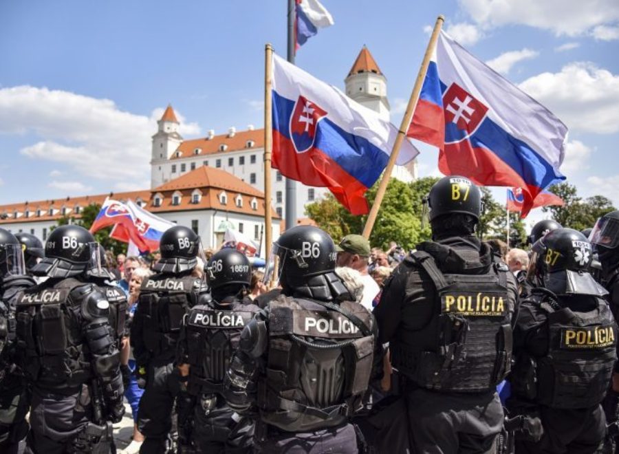 Police slovakia protest